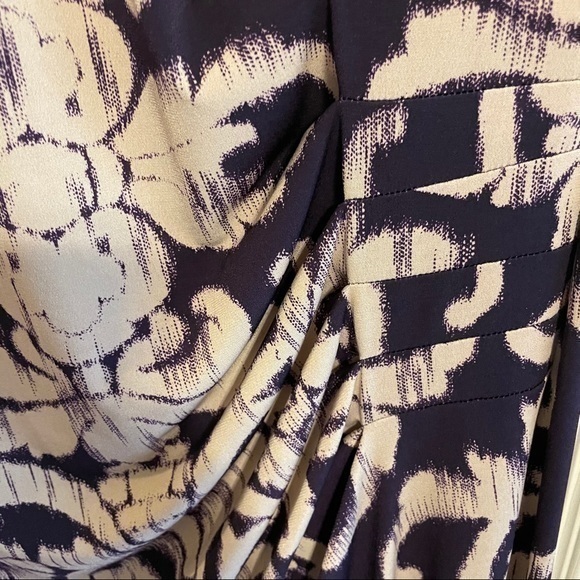 Elegant Dress With Filigree Pattern - Picture 5 of 13